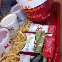 รูปภาพถ่ายที่ KFC โดย Renata N. เมื่อ 12/14/2012