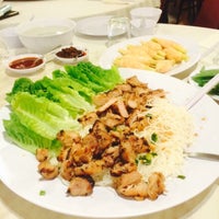 Снимок сделан в Saigon Village Restaurant пользователем Fiona L. 12/5/2014