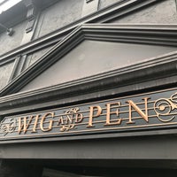 Foto diambil di The Wig &amp;amp; Pen Pizza Pub oleh Matt W. pada 1/23/2018