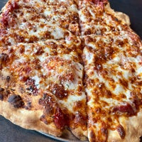 Foto scattata a Pie Five Pizza da Matt W. il 10/19/2021