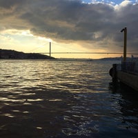 Das Foto wurde bei Çengelköy İskele Restaurant von Sevgi B. am 12/18/2016 aufgenommen