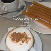 Das Foto wurde bei Chocolatería San Ginés von Turki. am 9/28/2023 aufgenommen