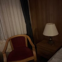 Foto diambil di Hotel Capital oleh Orhan pada 9/30/2023