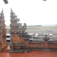 5/14/2013 tarihinde Катя Х.ziyaretçi tarafından Ngurah Rai International Airport (DPS)'de çekilen fotoğraf