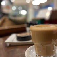 Das Foto wurde bei Edward&amp;#39;s Coffee von Malak am 11/28/2023 aufgenommen