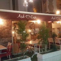 รูปภาพถ่ายที่ Aşk Cafe โดย Umut A. เมื่อ 12/7/2016