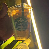 Foto diambil di Starbucks oleh Abdulziz pada 3/25/2022