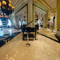 Photo taken at Sultan&amp;#39;s Lounge by ﮼بنت،شمر 🇦🇪🤍🇸🇦 8. on 10/25/2021