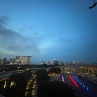 Photo taken at Marina Barrage Green Roof by みんちゃん on 11/5/2023