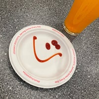 Photo taken at Johnny Rockets by Fluffy on 8/2/2021