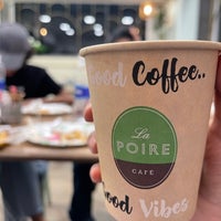 Foto tirada no(a) La Poire Cafe por Ghalia🦂 em 6/23/2021
