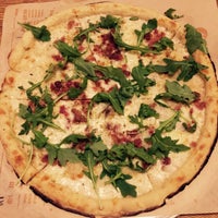 12/9/2017 tarihinde Jay H.ziyaretçi tarafından Blaze Pizza'de çekilen fotoğraf