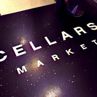 Foto tirada no(a) Cellars Market por Jay H. em 10/19/2016