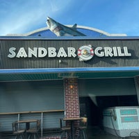 รูปภาพถ่ายที่ Sandbar Sports Grill โดย Raul V. เมื่อ 7/14/2021