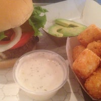 รูปภาพถ่ายที่ Stuffed Burger โดย Shelly G. เมื่อ 1/11/2014