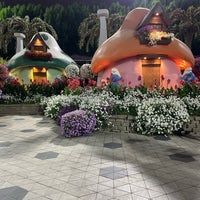 Photo taken at Miracle Garden Food Court by Hatem on 3/11/2023