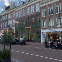 Photo taken at Pieter Cornelisz Hooftstraat by عُمَر on 9/29/2022