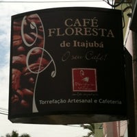 Foto diambil di Café Floresta de Itajubá oleh Tato N. pada 10/24/2012