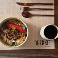 Foto diambil di BREKKIE BRUNCH &amp;amp; CAFE oleh Turki pada 5/6/2024