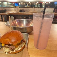 Photo taken at Hopdoddy Burger Bar by Salem .. on 9/26/2022