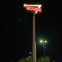 Photo taken at In-N-Out Burger by Ali on 5/5/2022