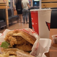 Photo taken at Raising Cane&amp;#39;s Chicken Fingers by WOUDI on 9/30/2021