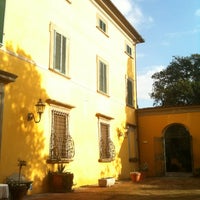 รูปภาพถ่ายที่ Villa Sonnino Ristorante Hotel Centro Congressi โดย Robi V. เมื่อ 11/25/2012