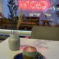 Foto tirada no(a) WKND Cafe por Saleh A. em 5/21/2022