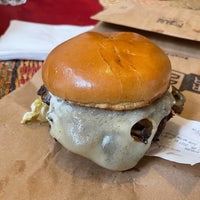 Foto scattata a Burger 21 da 🦋Human Mother Of C. il 3/29/2021