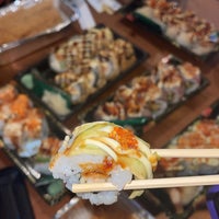 Foto diambil di Sushi Waka oleh A . pada 3/14/2021
