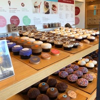 Photo taken at Sprinkles Cupcakes by FA. on 9/19/2018