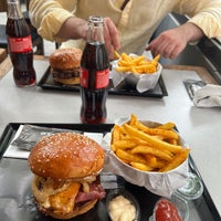 Photo taken at Unique Burgers by Fatih Ç. on 5/27/2022