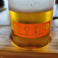 Foto diambil di NoDa Brewing Company oleh Bryan T. pada 10/2/2022