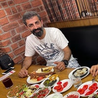 รูปภาพถ่ายที่ Zeki Usta Kebap Türkmenbaşı Şubesi โดย Erhan O. เมื่อ 8/7/2021