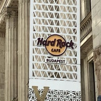 Снимок сделан в Hard Rock Cafe Budapest пользователем A 5/20/2024