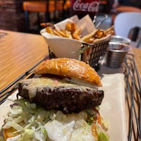 Photo taken at 5280 Burger Bar by Nasser on 7/5/2021