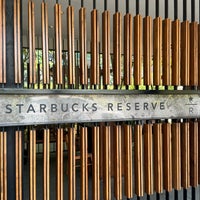 Das Foto wurde bei Starbucks Reserve von Noufi♍️ am 1/2/2024 aufgenommen