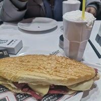 Photo taken at Torunoğlu Fast Food by Yaşam Atölyem . on 12/28/2022