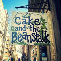 Das Foto wurde bei Cake and the Beanstalk von Tricia T. am 4/5/2013 aufgenommen