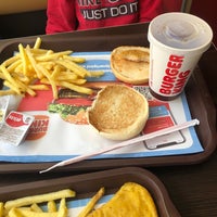 Photo taken at Burger King by ÖZTÜRK on 5/1/2023