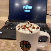Photo taken at Tully&amp;#39;s Coffee by かみつれ on 12/6/2022