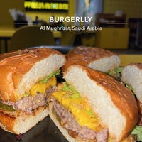 Photo taken at Burgerlly by Abdullah 🇸🇦 on 10/19/2022