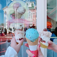 Photo taken at Ice Cream Cones by お宝発見 カ. on 10/29/2022