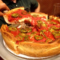 Foto tirada no(a) Patxi&amp;#39;s Pizza por Karla em 10/19/2012
