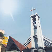รูปภาพถ่ายที่ Gereja Katolik Hati Santa Perawan Maria Tak Bernoda โดย Yofie S. เมื่อ 7/15/2018