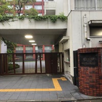 Photo taken at 海城中学・高等学校 by のよ on 5/1/2022
