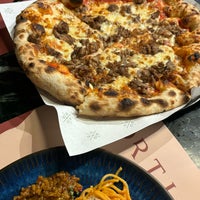 Foto tirada no(a) 8portions Pizza por Ryouf em 4/30/2024