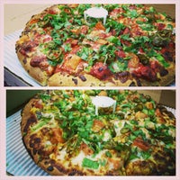 Foto tirada no(a) Can-Am Pizza por ajit em 3/14/2015