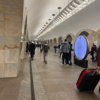 Photo taken at metro Kuznetsky Most by Ефруша on 2/28/2021