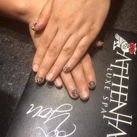 4/4/2016 tarihinde Athenian Nail Spa &amp;amp; Barziyaretçi tarafından Athenian Nail Spa &amp;amp; Bar'de çekilen fotoğraf